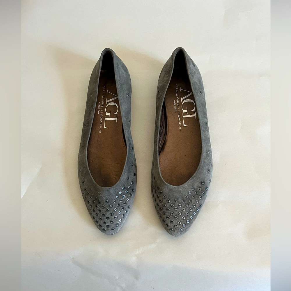 AGL Attilio Giusti Leombruni Mist Gray Suede Studded Grommet Ballet Flat sz 8.5